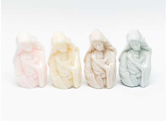 Lumanare parfumata in bratele mamei 12cm SA056